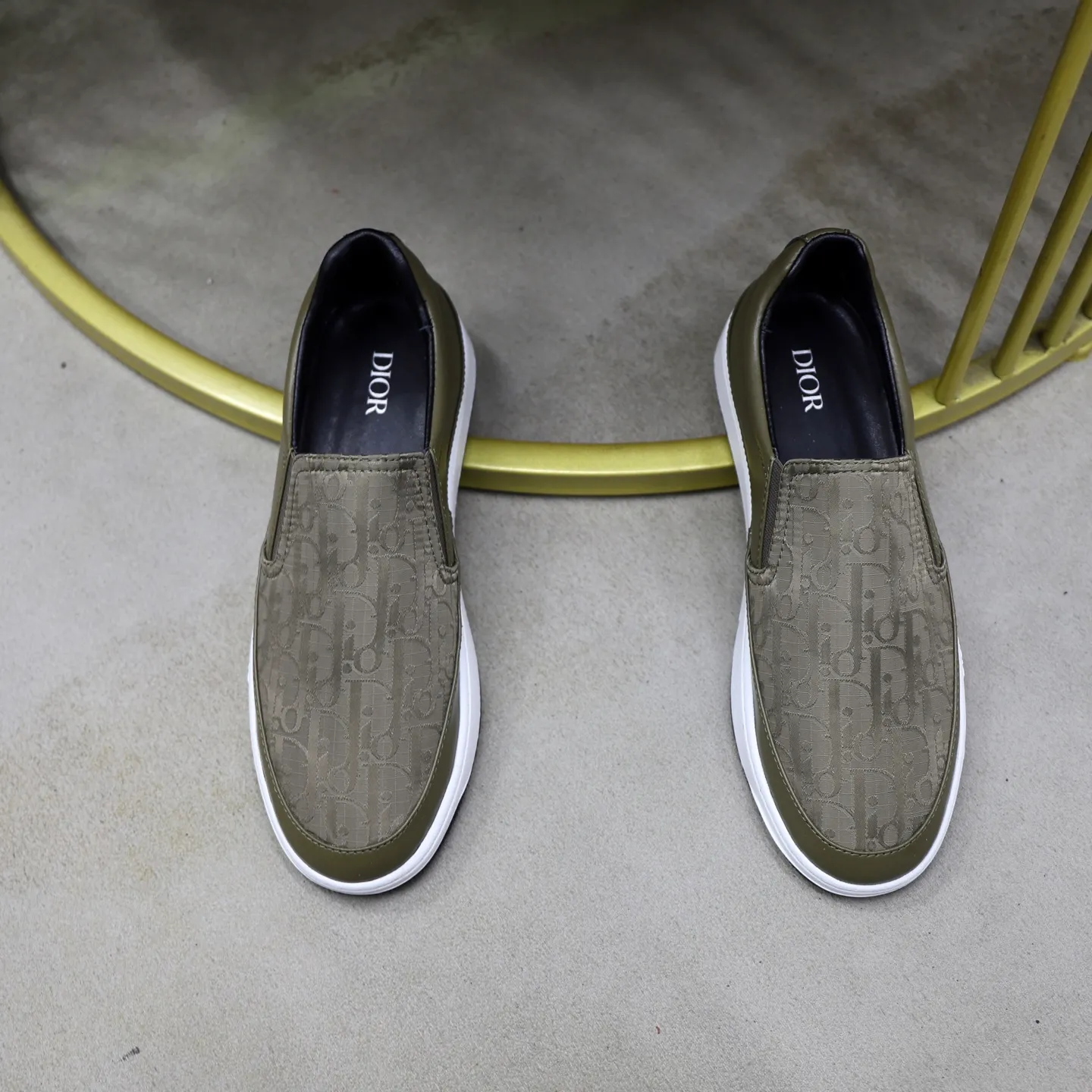Ex-factory price: 420💰🙅‍♂️🙅‍♂️🙅‍♂️ Brand: Dior DIOR Standard code: 38-44 (45 customized) Grade: Same as the official website Material: Original material splicing Comfortable and breathable lining Lightweight and wear-resistant sports outsole Style category: Men's fashionable casual shoes Running sneakers Distinguished luxury brand elements Top luxury Color: actual picture color